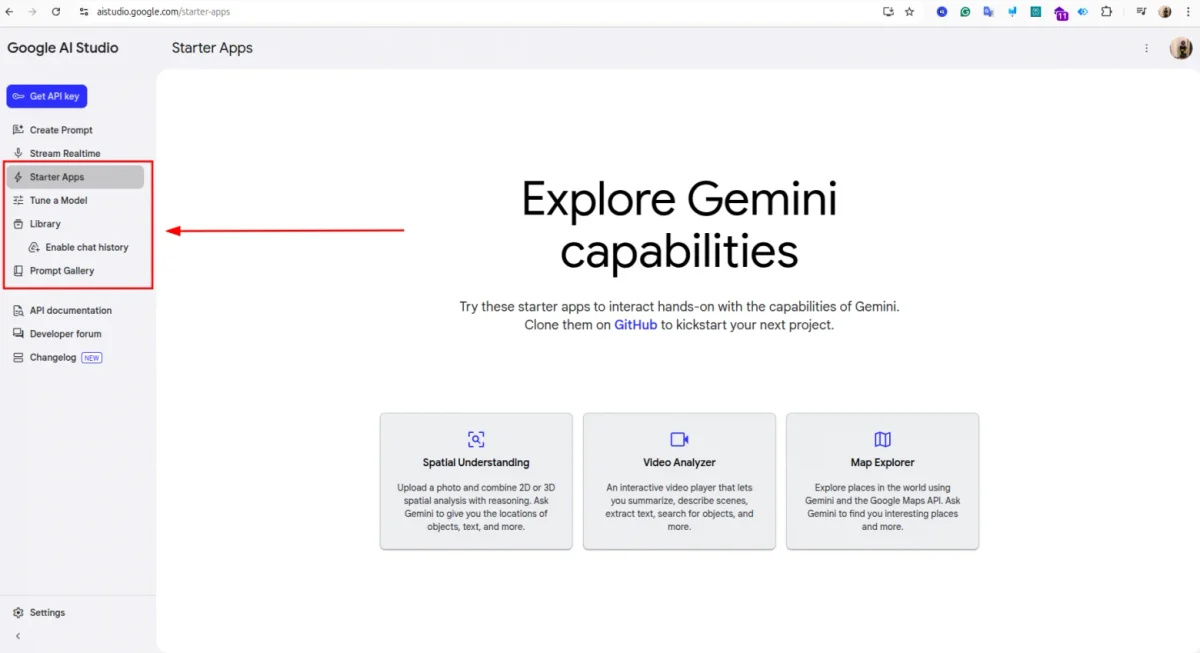 Google Google Play Store apps criados com IA no AI Studio: Captura do Google AI Studio na seção 'Starter Apps', com o título 'Explore Gemini capabilities' e trê