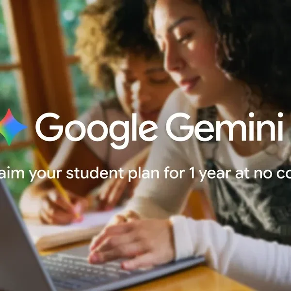 Google Gemini: Logo do Google Gemini em branco sobre foto de duas estudantes com laptop, com a chamada 'Claim your student plan for 1 year at no cost'.