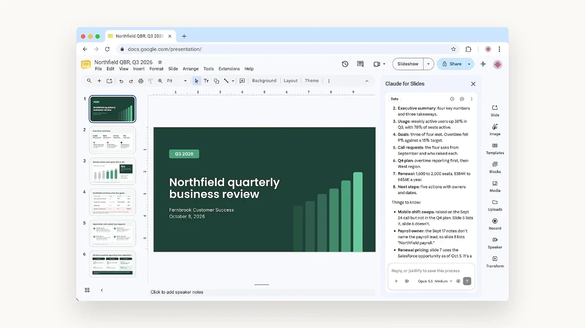 Anthropic Claude Slides: Captura de tela de apresentação no Google Slides com slide verde de revisão trimestral e painel lateral de chat com resumo em tópicos.'