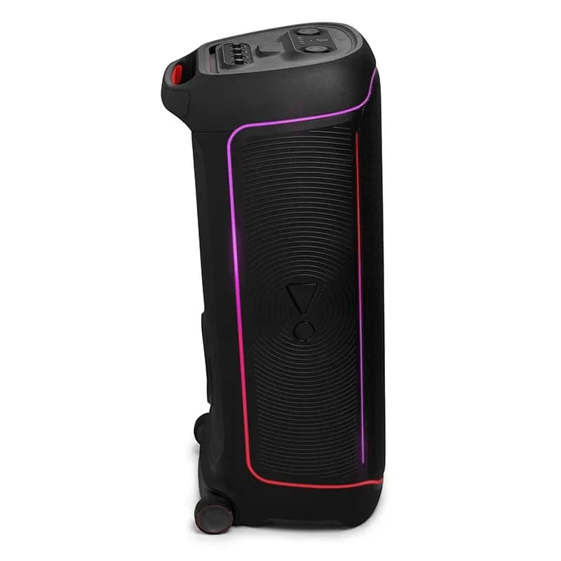 JBL PartyBox Ultimate 2: Caixa de som preta vista de lado, com luzes rosa e vermelha na borda, alça vermelha no topo e rodinha na base, em fundo branco