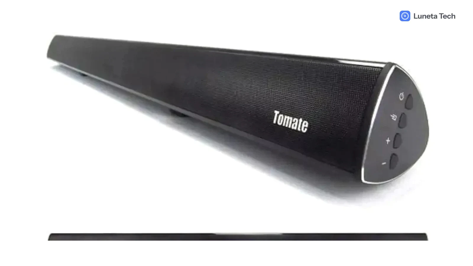 Soundbar preta Tomate em vista diagonal, com botões de controle na extremidade direita, em fundo branco.