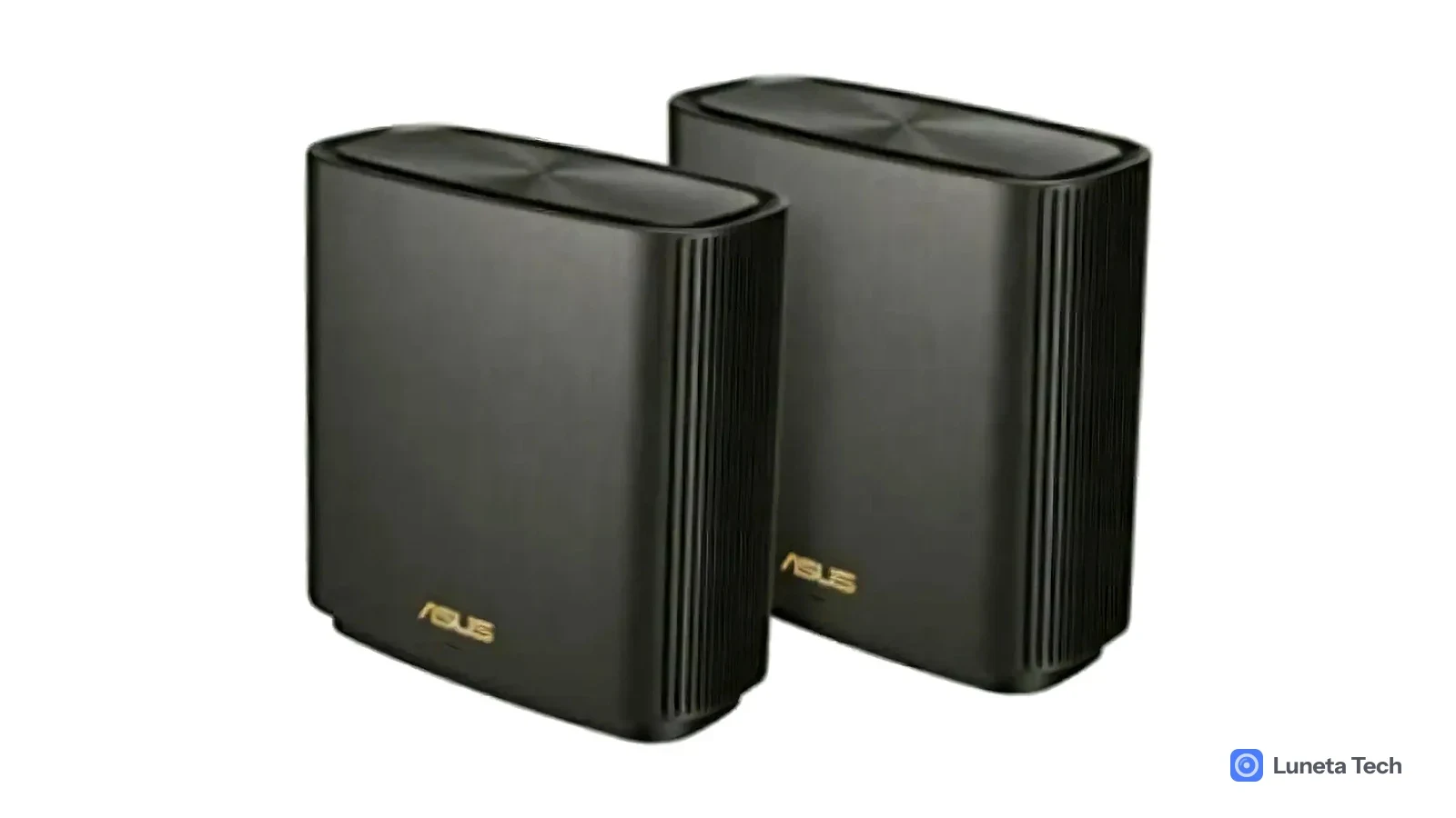 Asus roteador: Dois roteadores pretos em malha, lado a lado, em fundo branco, com detalhe dourado da marca.