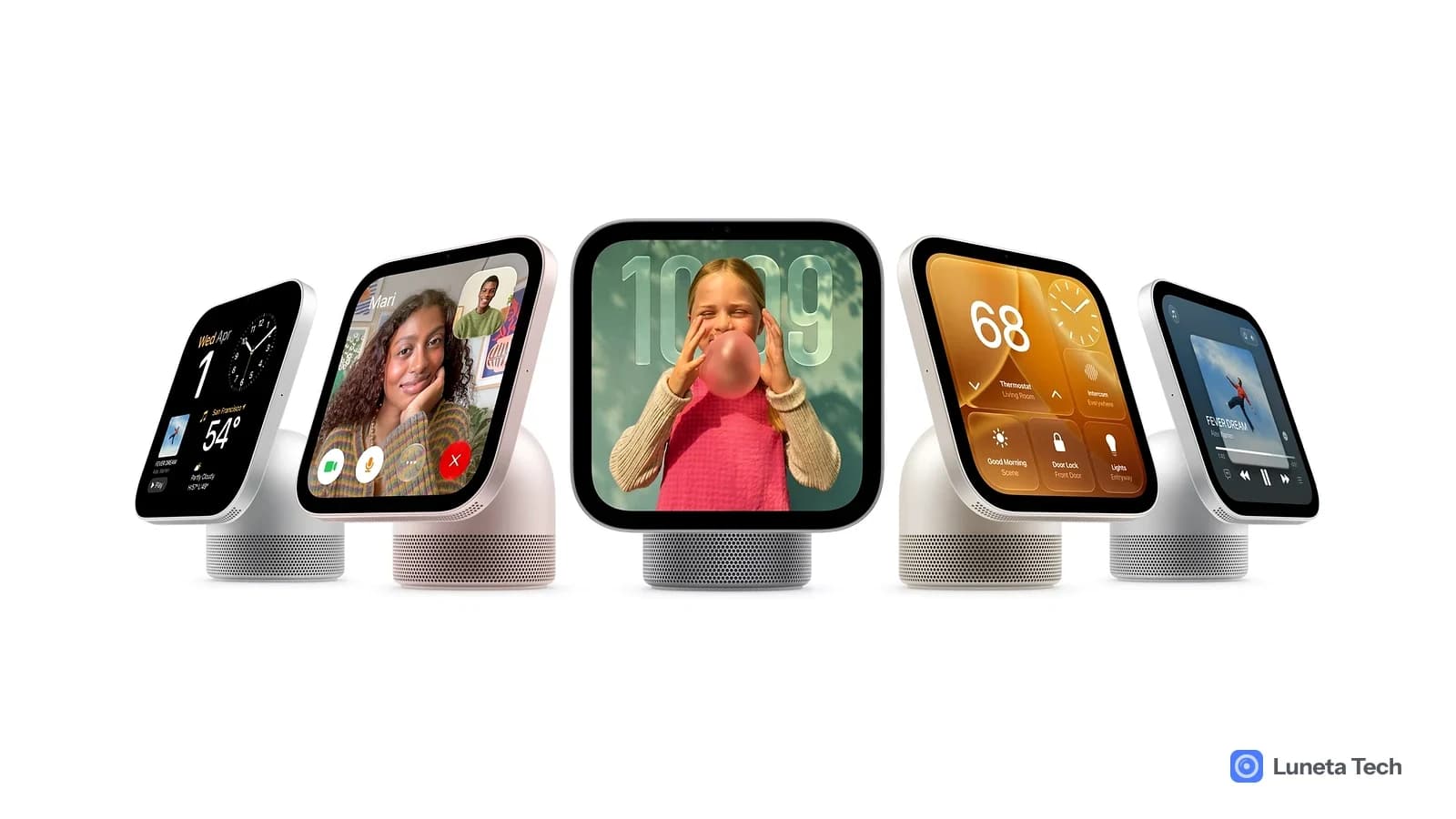 Apple HomeView: Cinco aparelhos de mesa lado a lado, com telas quadradas e arredondadas mostrando relógio, chamada de vídeo, foto e controles da casa, em base c