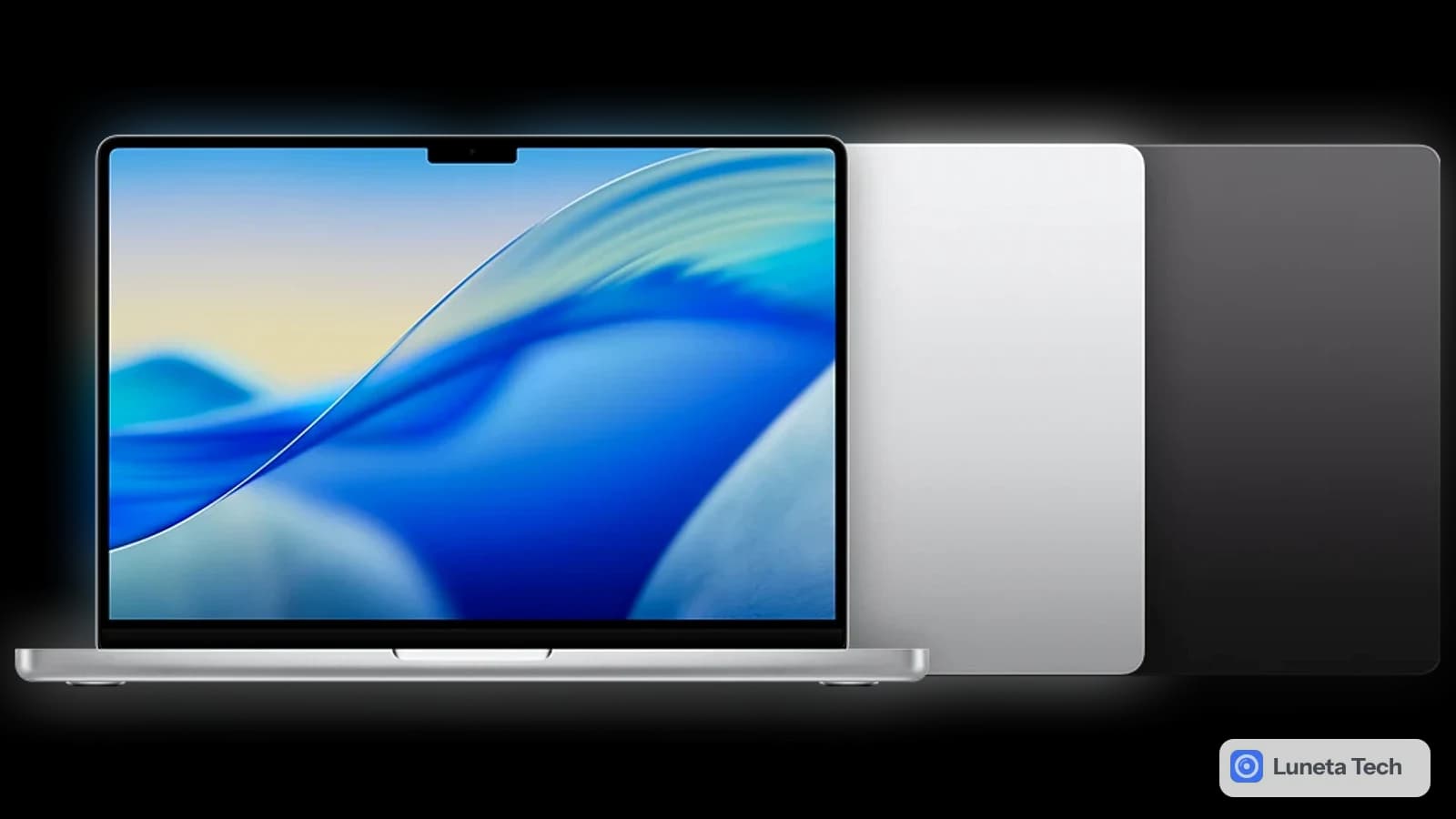 Apple MacBook Pro 14 polegadas M6: MacBook prateado aberto de frente com tela de papel de parede azul e ondulado, ao lado de duas tampas traseiras, uma prata e
