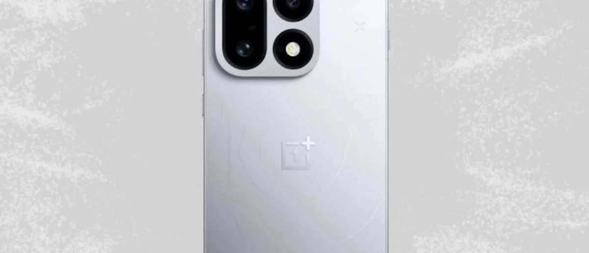 OnePlus OnePlus 16: Costas de um celular prateado com módulo de câmeras grande e logotipo OnePlus, sobre fundo cinza texturizado; topo cortado.